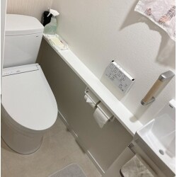 トイレ交換工事のご依頼をいただきました。
手洗い器も新設し、使いやすいトイレ空間となりました。
