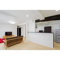 築50年の建物にゆとりある新居を加え、暮らしやすい二世帯へ。