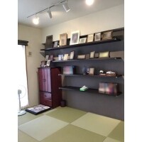 和室にスタイリッシュなインテリアカウンターを設置