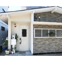 隠れ家フレンチのような外壁、玄関リフォーム