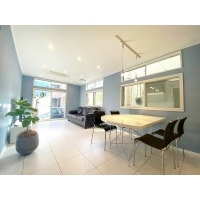 くすみブルーにつつまれた洗練された住まい