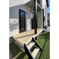 勝手口にウッドデッキを設けて出入りしやすくしました