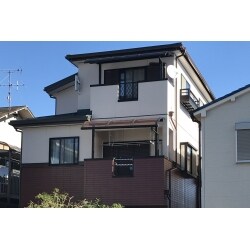 色々な工事のお声がけをいただいているお施主様。そろそろ外回りの改修も･･･と今回もお声がけくださいました。
家の中の不具合や傷み具合は分かりやすいですが、外回りはなかなか分かりにくいですよね。雨漏りしてからでは遅いので、定期的な点検・調査をおすすめしています。