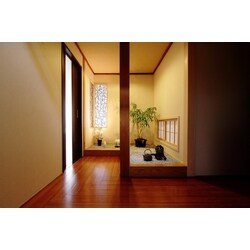 「和み」坪庭が迎える玄関