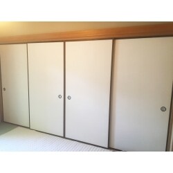 はじめご自身で襖を張り替えられましたが、シワが入ってしまったそうです。
職人さんの手で張り替えさせていただきました。