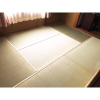 明るい和室とキッチン