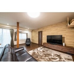 8帖と6帖の和室と広縁がおよそ24帖のLDKへと大変身。洗面室やトイレなどの水回りも広く快適に使っていただけるよう提案しました。
