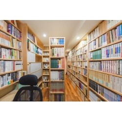 動きと静けさが共存する家