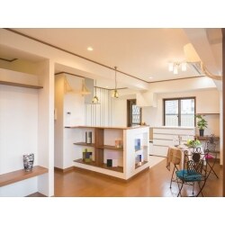 作品作りが趣味のお施主様
制作活動ルームと作品の飾り棚も配置しました