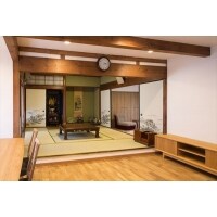 梁をふんだんに見せた大人の空間