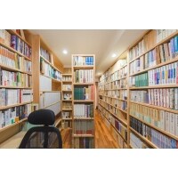 動きと静けさが共存する家