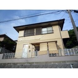 外壁と堀の色を塗り分けて、存在感が増しました。