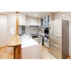 今回採用したTOTOクラッソのA型キッチン。調理スペースが確保でき、機能面も充実している為、家事の効率化が図れます。
