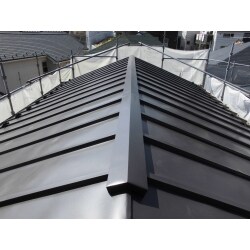 金属板の屋根に葺き替え～耐震工事