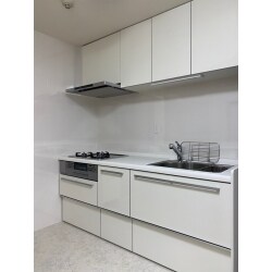 Ｌ型からＩ型へレイアウト変更をしたキッチン
