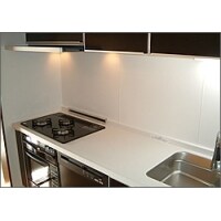 黒が美しいキッチン&トイレ