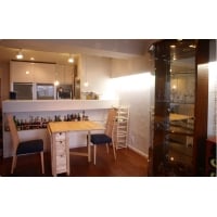 明るい光が差し込む 高級感溢れるリビングダイニング