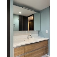 スッキリ!ぴったり!おさめた、大きな間口の洗面台