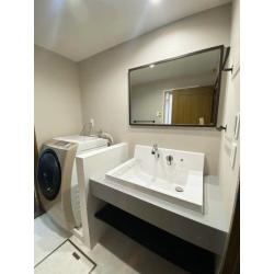 経年劣化による汚れにお困りで洗面リフォームのご依頼をいただきました。
落ち着いた色味のお洒落な洗面台に生まれ変わりました。