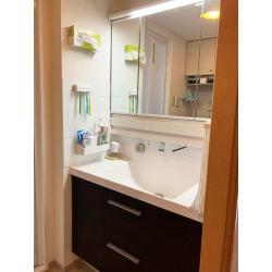 白を基調とした上品な洗面所