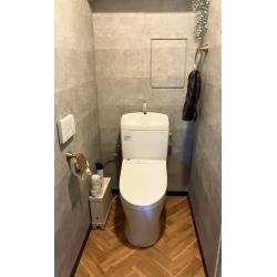 老朽化のため、トイレリフォームをしました。
掃除のしやすいシックなトイレに生まれ変わりました。
