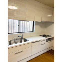 使い勝手の悪さにお困りでキッチンリフォームをしました。
すっきりした使いやすいキッチンに生まれ変わりました。