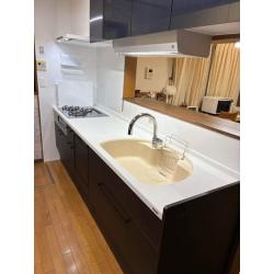 お気に入りのキッチンと内装にリフォームしたいとご依頼をいただきました。
配色や使いやすさにこだわったキッチンに生まれ変わりました。