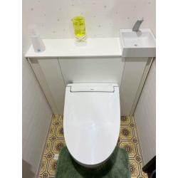 白を基調とした、明るく使いやすいトイレ空間へ
