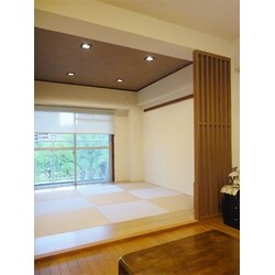 太陽の光がリビングに届く和室