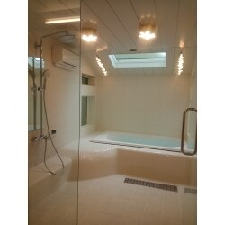 増築によってゆったりと入浴できる浴室に