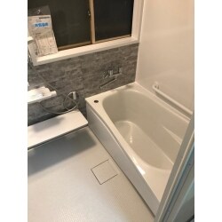 ほっカラリ床で目地掃除と寒さを改善した浴室