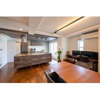 エレベーターの存在を際立たせたモダンな家