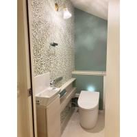 グリーン×ホワイトで清潔感のあるお洒落なトイレ