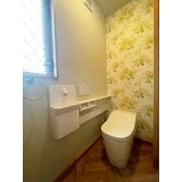 ローラアシュレイのクロスで華やかなトイレ