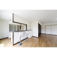 鉄構造の利点を活かしたオープンなリビング