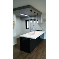 リビングが見渡せる明るくて開放的な対面キッチン