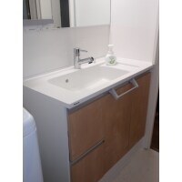 奥行がピッタリで、スリムなカウンターの洗面化粧台