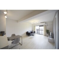 ホワイトで統一したシックな空間