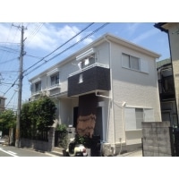 サイディングを2トーンに色分けしてモダンにリフォーム