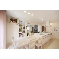 アイランドキッチンが主役の居心地のいい空間