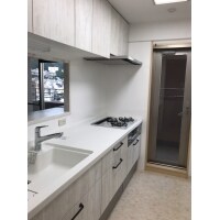 ペイントウッド柄の扉カラーで北欧テイストのキッチン