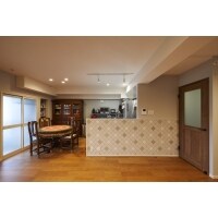 モロッカンタイルで彩るカントリー風ダイニングキッチン