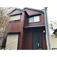 目を引くワインレッドの外壁・屋根塗装