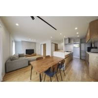 アースカラーが基調のシンプル×ナチュラルな住まい