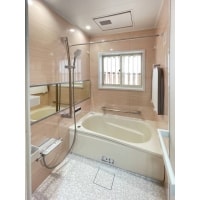 ルティシュピンクを全面に取り入れた華やかな浴室