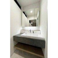 ボウルが深いLIXIL「ピアラ」を使用した造作洗面