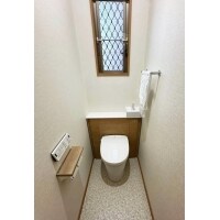 ウッドが醸し出す明るいトイレ空間
