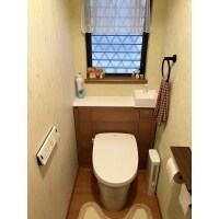 収納力がアップしたお洒落な木目調キャビネットトイレ