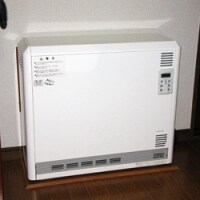 父の部屋に快適な暖房を…(蓄熱式電気暖房器設置工事)