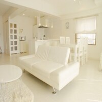 都会的でスタイリッシュ・白を基調にしたモダンデザイン